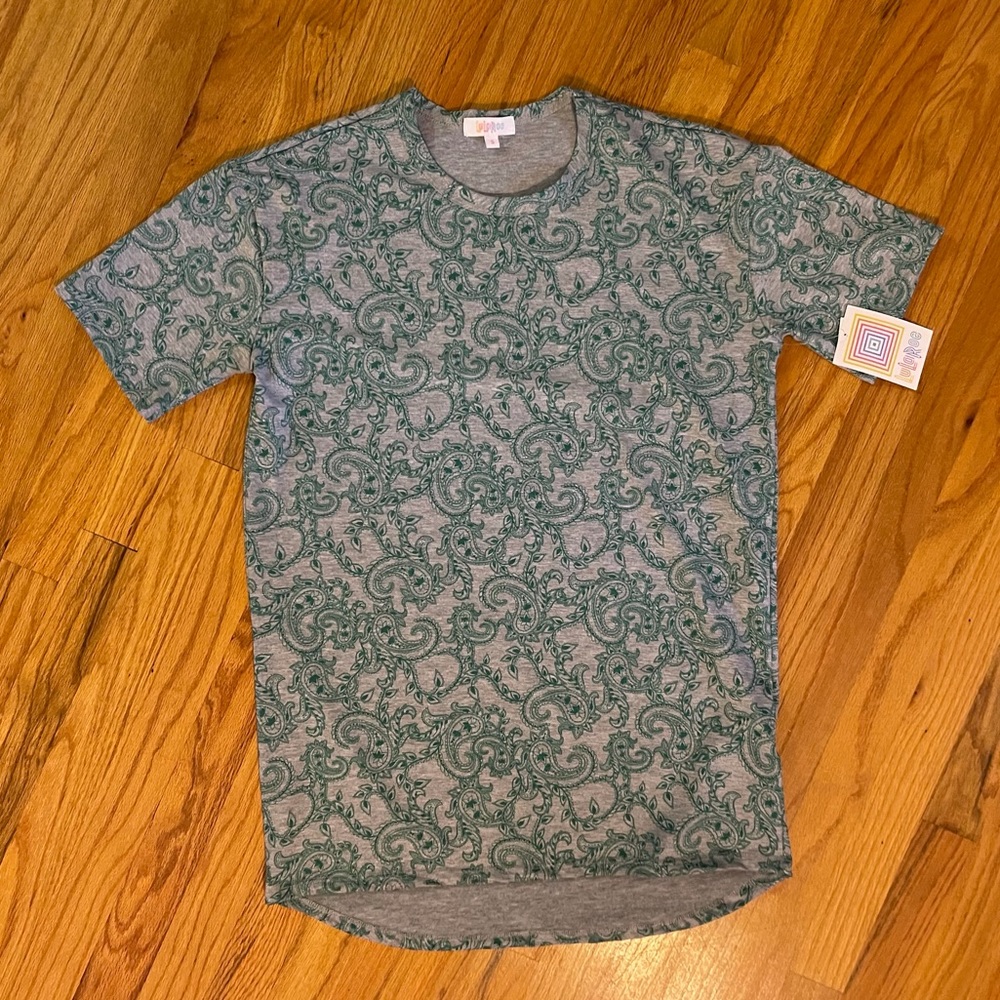 NWT LuLaRoe Patrick Top with paisley like pattern